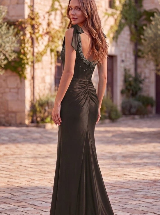 Color_Black_back_closeup