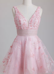 Ball-Gown/Princess V-Neck Short Tulle Homecoming Dress