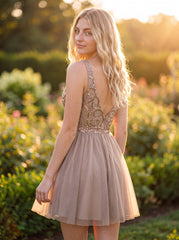 Ball-Gown/Princess V-Neck Short Tulle Homecoming Dress With Sequins
