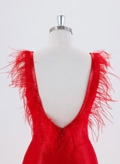 Sheath/Column Sleeveless Short Satin Homecoming Dress With Feather