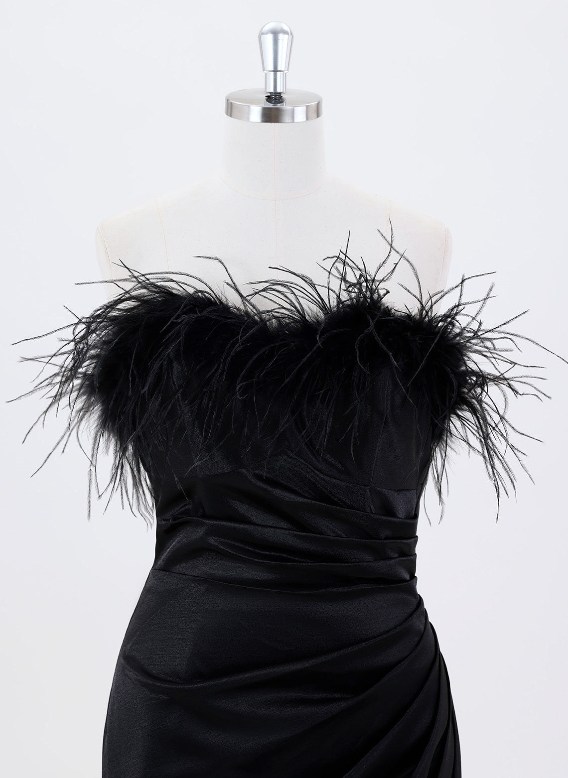 Sheath/Column Sleeveless Short Satin Homecoming Dress With Feather