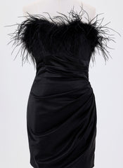Sheath/Column Sleeveless Short Satin Homecoming Dress With Feather