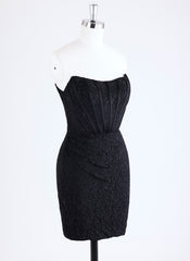 Sheath/Column Sleeveless Short Lace Homecoming Dress With Rhinestone