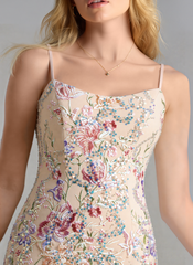 Sheath/Column Short Lace Homecoming Dress With Beading Sequins